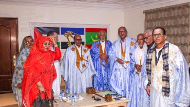 صورة مجموعة من أطر حزب الإصلاح على مستوى مقاطعة اوجفت يجتمعون مع رئيس الحزب