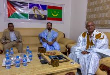 صورة رئيس حزب الإصلاح يستقبل في مكتبه الدكتور محمد صبحي أبو صقر ممثل حركة”حماس” في موريتانيا