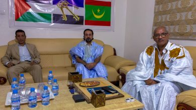 صورة رئيس حزب الإصلاح يستقبل في مكتبه الدكتور محمد صبحي أبو صقر ممثل حركة”حماس” في موريتانيا